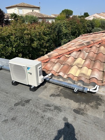 Pose d'une climatisation sur toit terrasse à Nîmes